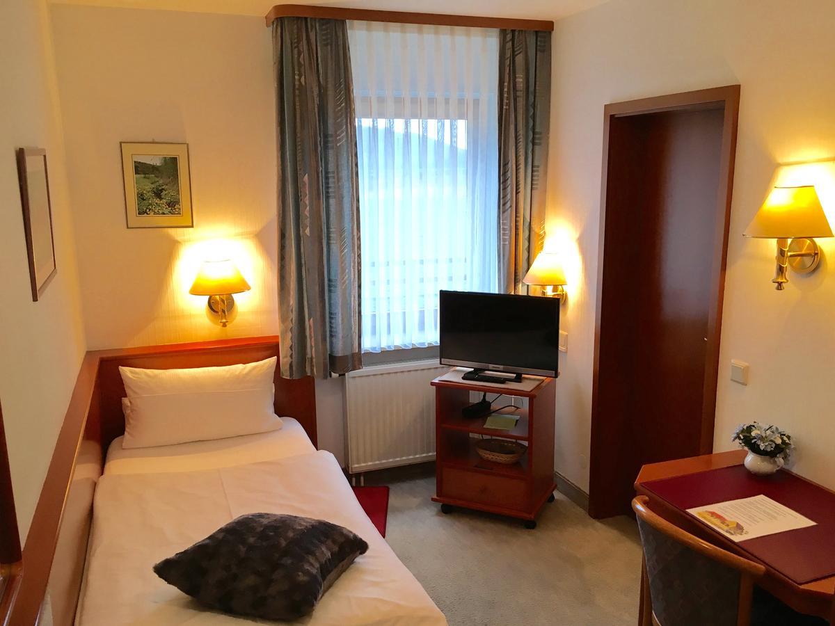 Hotel Garni Vierjahreszeiten Бад-Штаффельштайн Экстерьер фото