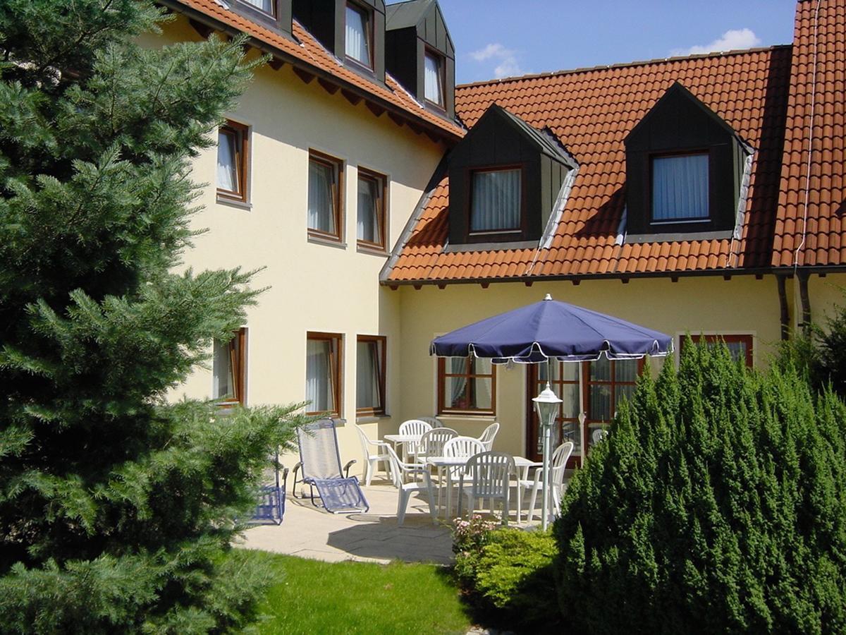 Hotel Garni Vierjahreszeiten Бад-Штаффельштайн Экстерьер фото