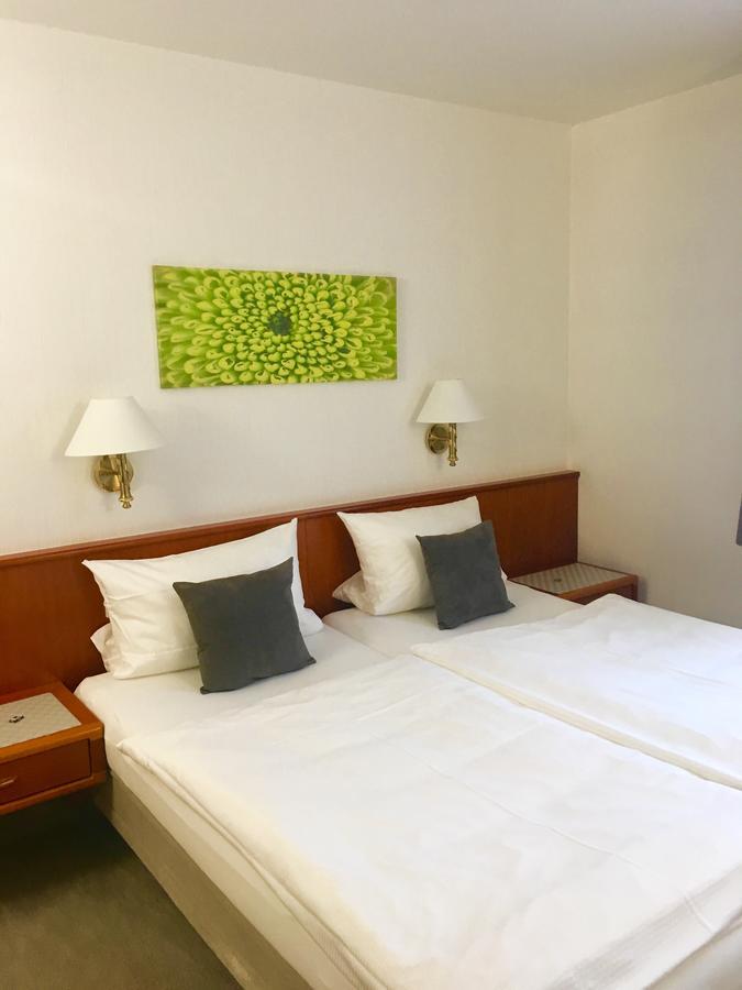 Hotel Garni Vierjahreszeiten Бад-Штаффельштайн Экстерьер фото